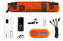 Moduł Electronics zawiera: Powerbank 10000mAh, Radio na dynamo (mini agregat prądotwórczy - ładuje telefon), Telefon komórkowy, adaptery kart SIM, Słuchawki douszne z mikrofonem​, Kabel USB, Ładowarka sieciowa