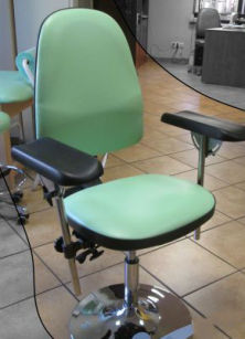 Krzesło do pobierania krwi chromowane - obrotowe G670 LUX