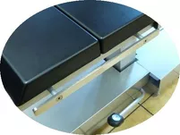 Szyny do mocowania osprzętu dodatkowego (euro-listwa). 2 sztuki wykonane ze stali nierdzewnej INOX.